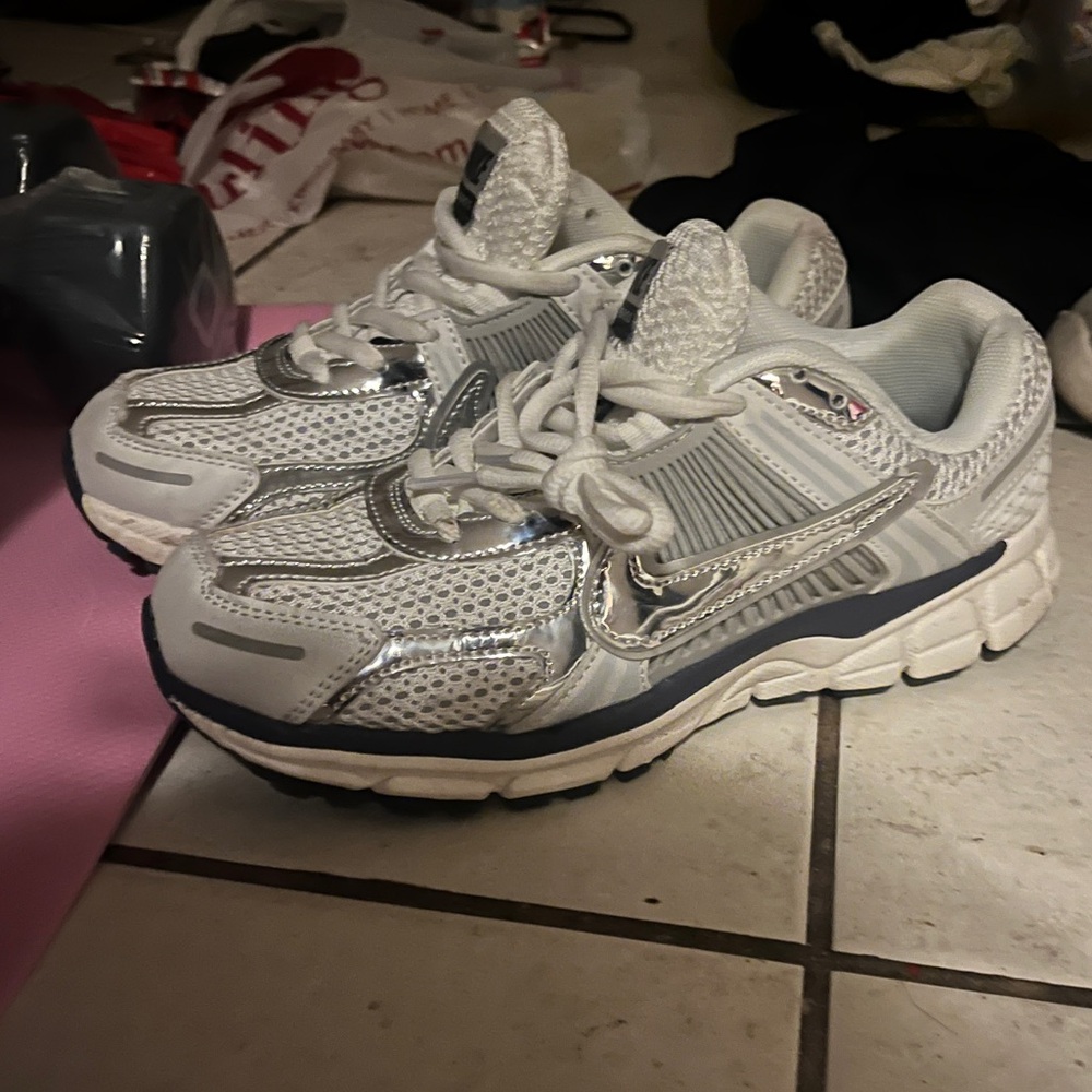 Women’s Nike vomero 5